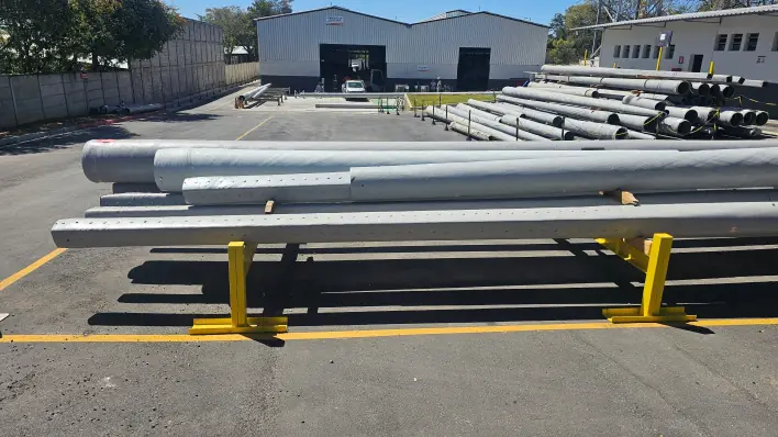 Postes de Fibra de Vidro — MAXX Elétrica Solar, Teresina-PI